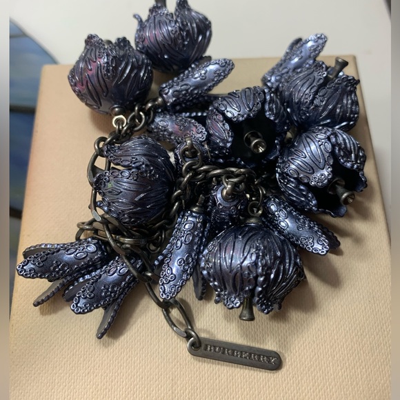 Burberry Bracelet stunning piece fits any hand size - Picture 5 of 6